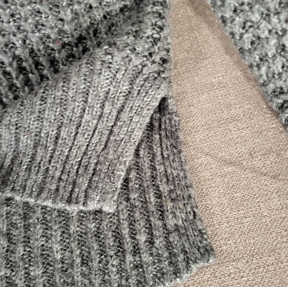 HOLLISTER V Neck Knit Sweater Small - Picture 5 of 5